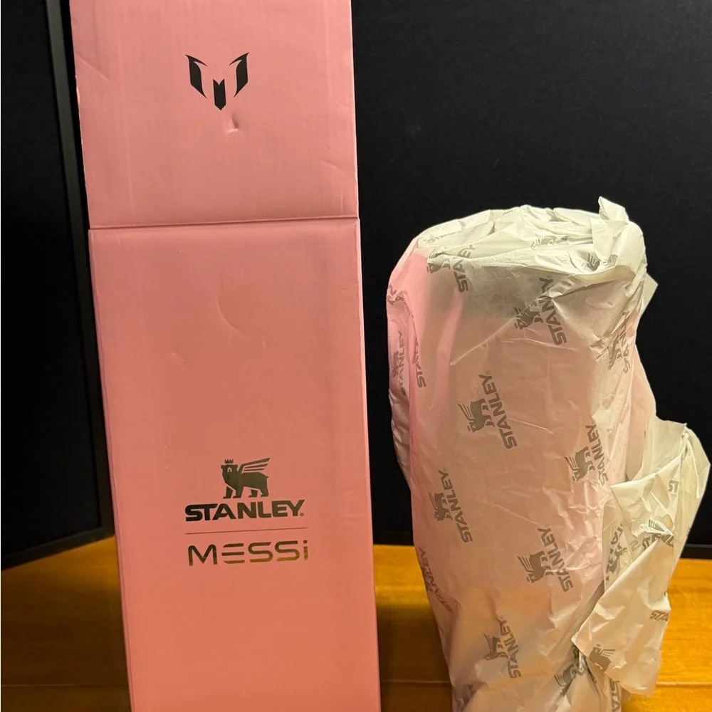 Pink Messi x Stanley Goat 40 Ounce Quencher Protour Flip Straw Tumbler - Picture 3 of 5